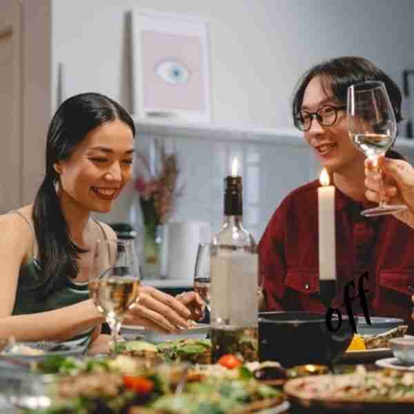 man and woman at dinner showing how good people behave